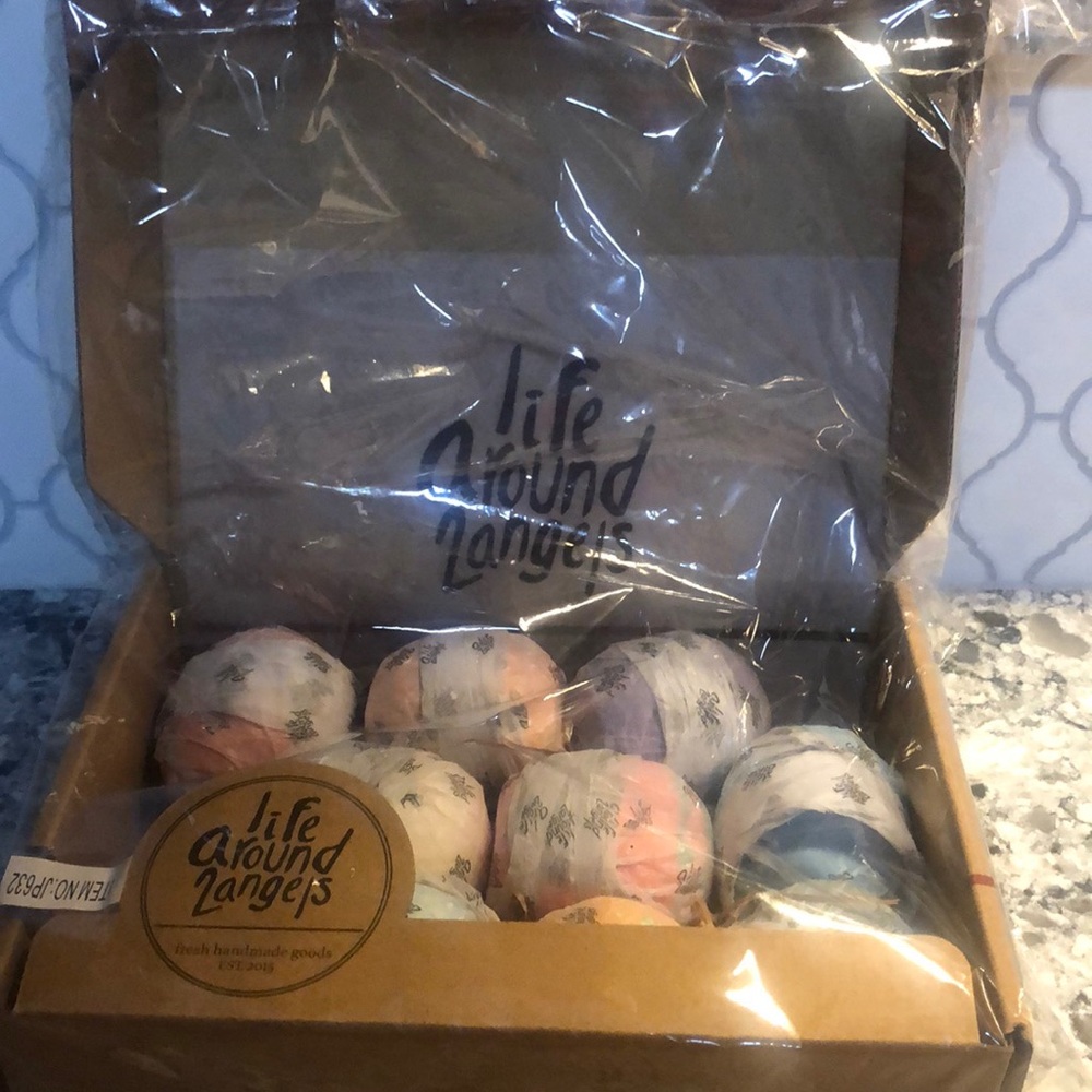 Life around to Angels 10 scented bath bombs